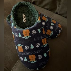 Star Wars Yoda themed slippers (Teen, Men size 7/8). Like new, hardly worn.